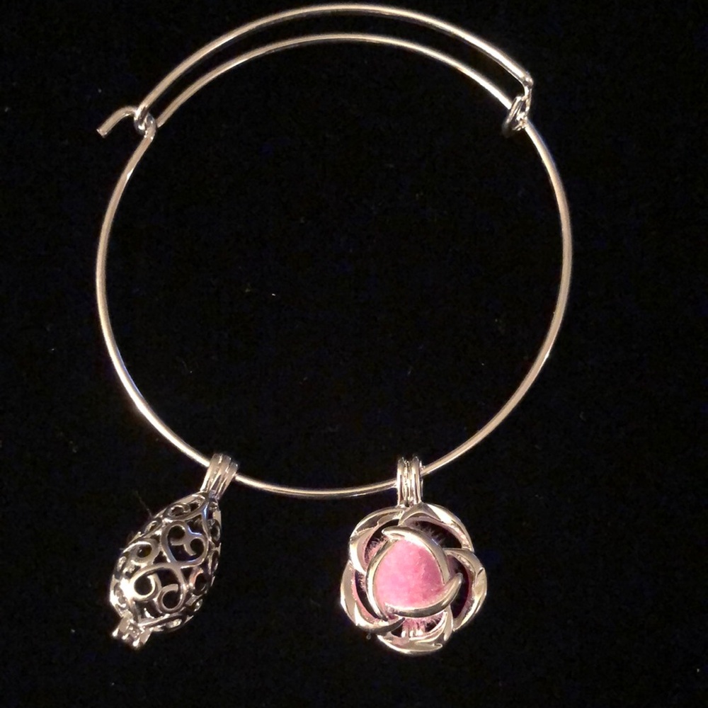 Aromatherapy essential oil diffuser bracelet with charms, silver size 7